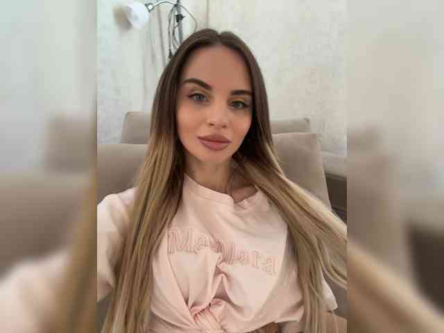 LedyMiya webcam