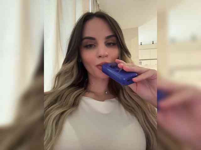 LedyMiya webcam