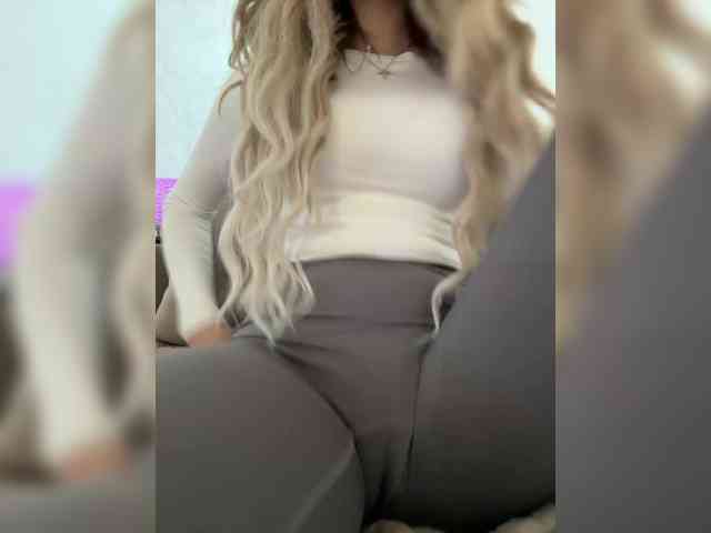 LedyMiya webcam