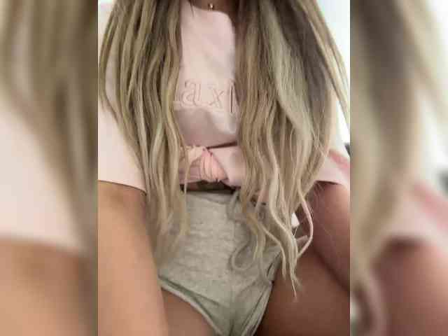 LedyMiya webcam