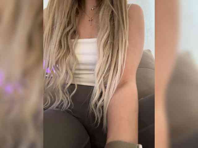 LedyMiya webcam