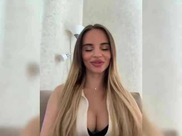 LedyMiya webcam