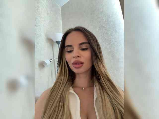 LedyMiya webcam