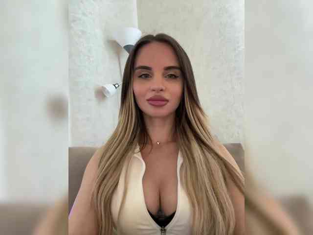 LedyMiya webcam