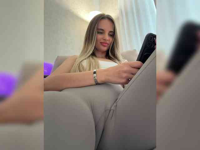 LedyMiya Sex Cam Show