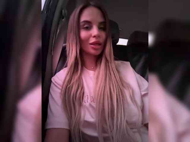 LedyMiya webcam