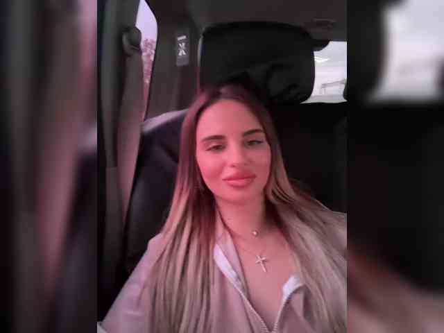 LedyMiya webcam