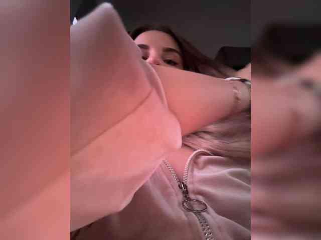 LedyMiya Live Webcam on BongaCams