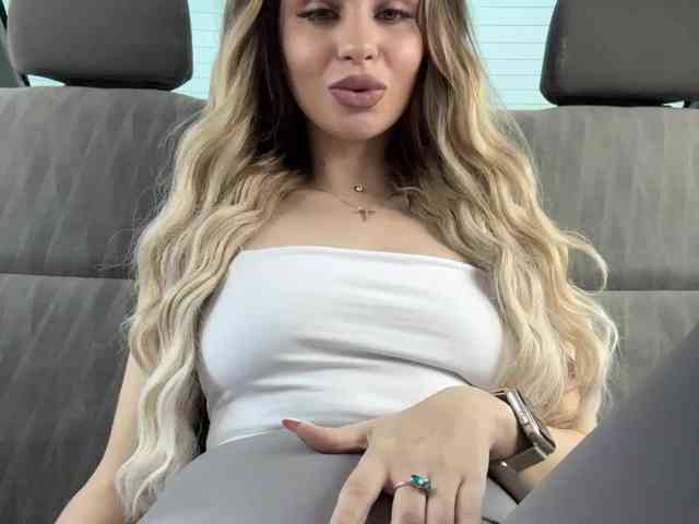LedyMiya webcam