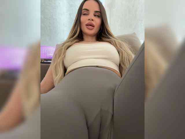 LedyMiya webcam