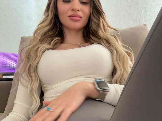 LedyMiya webcam