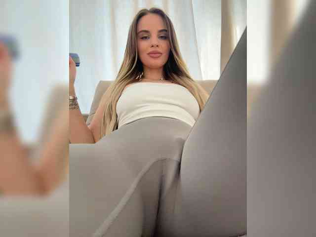LedyMiya webcam