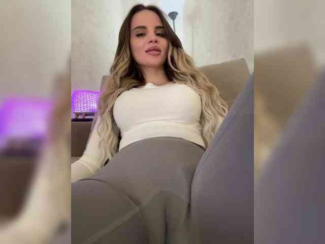 LedyMiya webcam