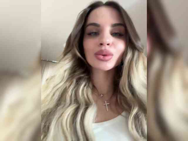 LedyMiya webcam