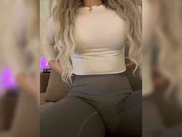 LedyMiya Live Webcam on BongaCams