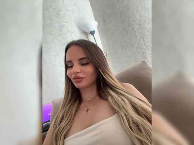 LedyMiya webcam