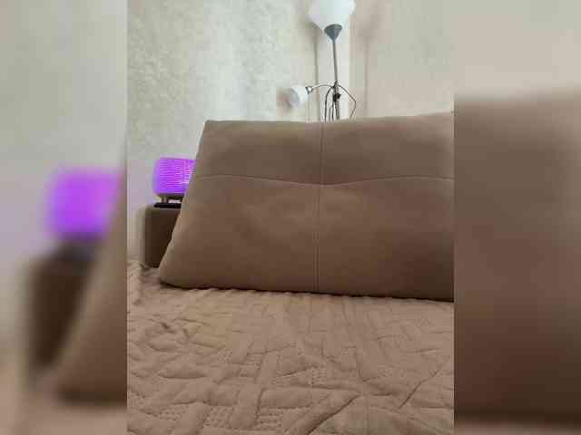 LedyMiya webcam
