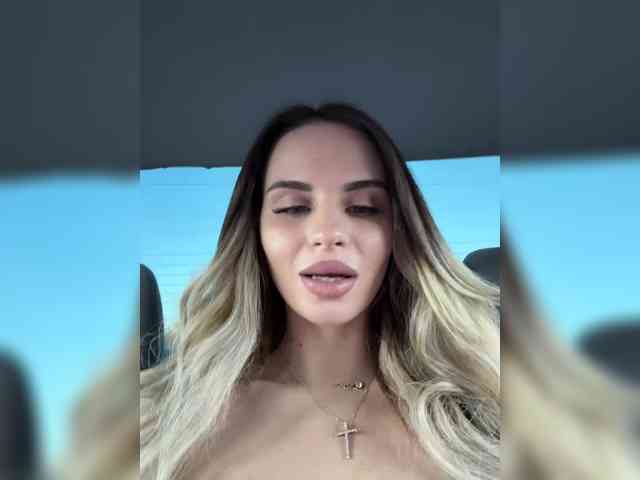 LedyMiya webcam