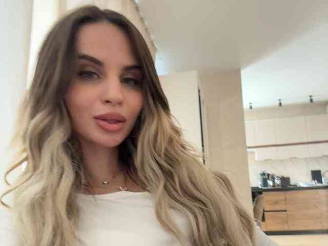 LedyMiya Live Webcam on BongaCams