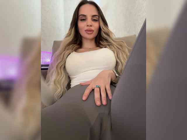 LedyMiya webcam