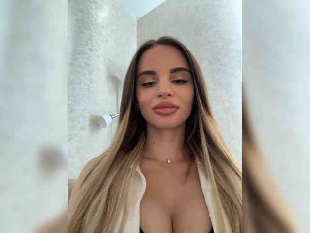 LedyMiya webcam