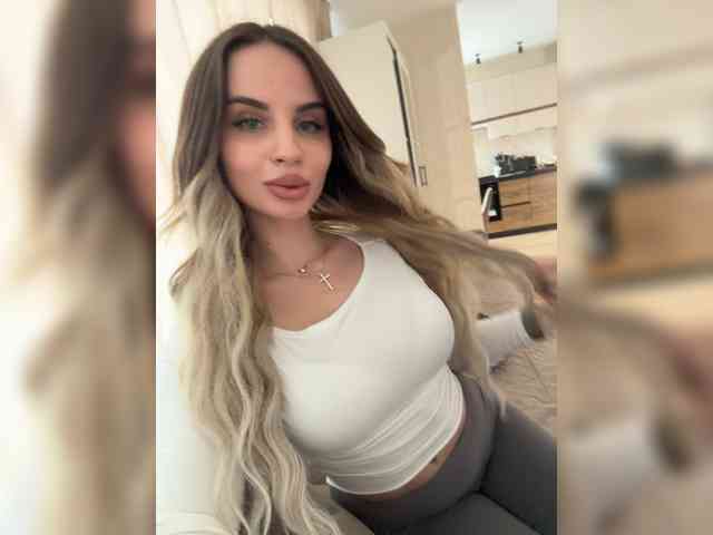 LedyMiya webcam