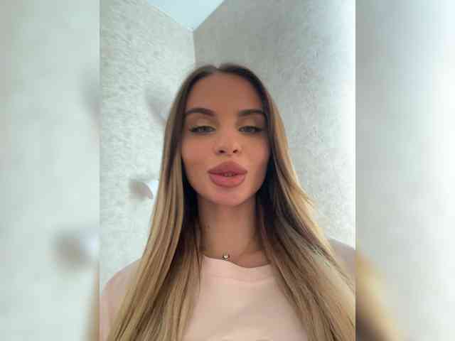 LedyMiya webcam