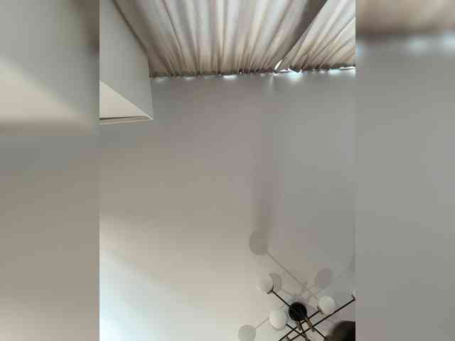 LedyMiya webcam