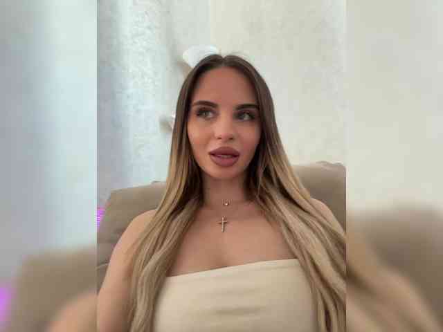 LedyMiya webcam