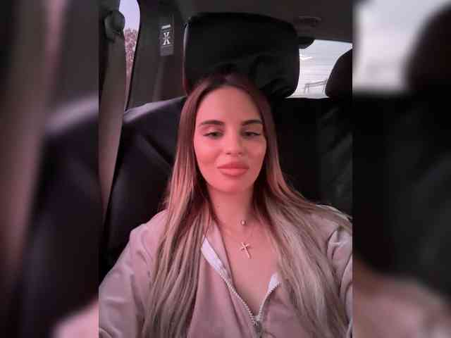 LedyMiya webcam