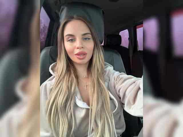 LedyMiya webcam