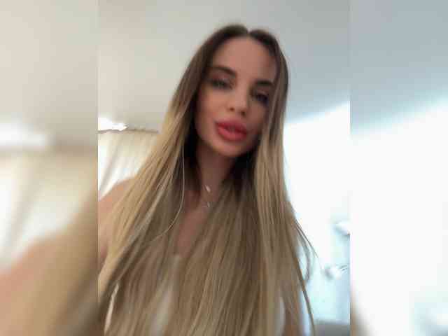 LedyMiya webcam