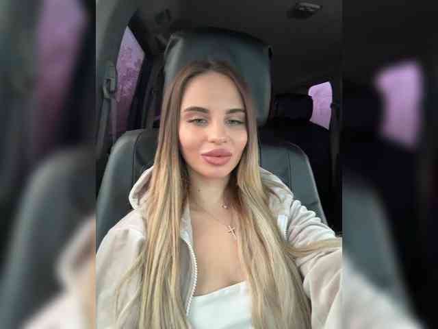 LedyMiya webcam