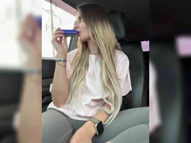 LedyMiya webcam