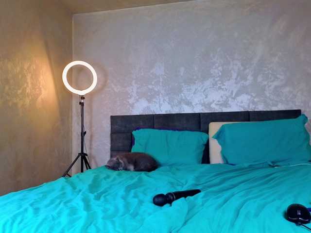 LauraVanessa live cam preview