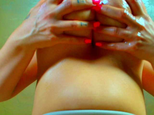 ParisVany26 live cam on BongaCams
