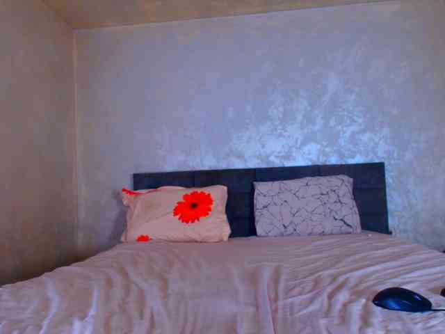 LauraVanessa webcam