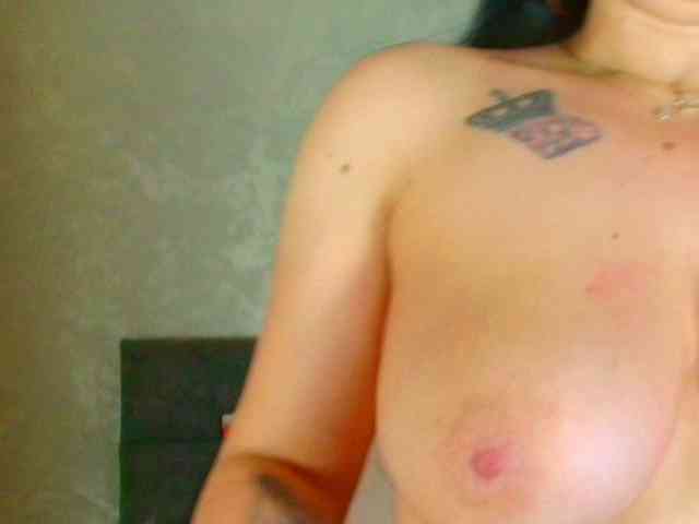 LauraVanessa webcam