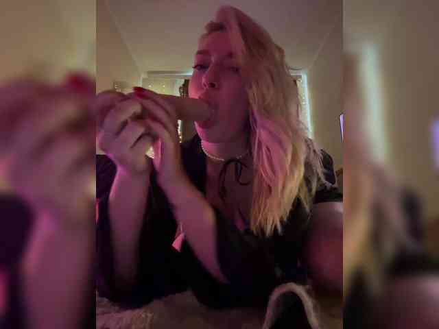 BadBlondi webcam