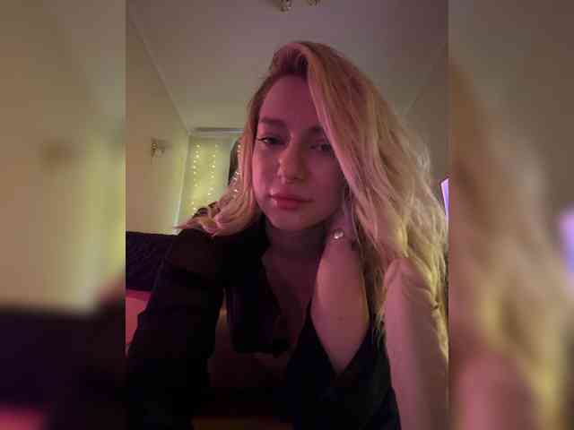 BadBlondi webcam