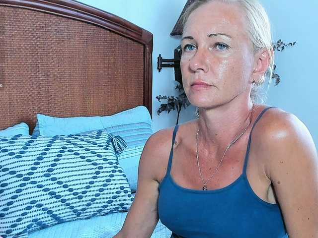 Christine_40