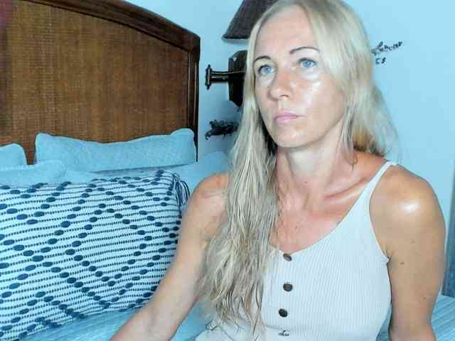 Christine_40 webcam