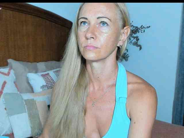 Christine_40 webcam