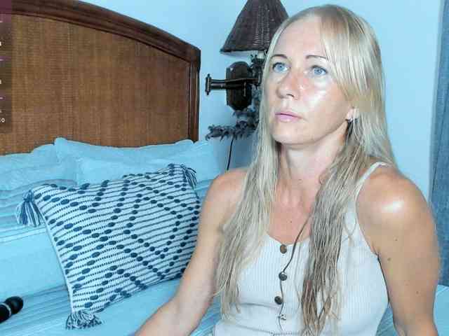 Christine_40 webcam