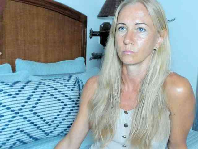 Christine_40 webcam