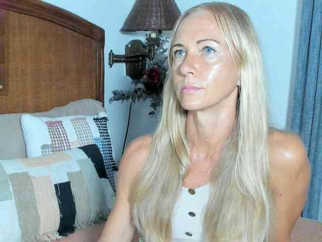 Christine_40 webcam