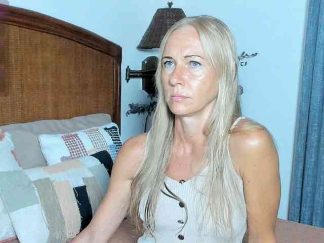 Christine_40