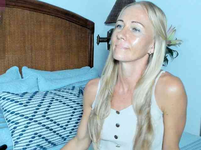 Christine_40 webcam