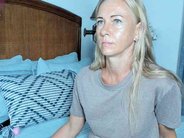 Christine_40 webcam