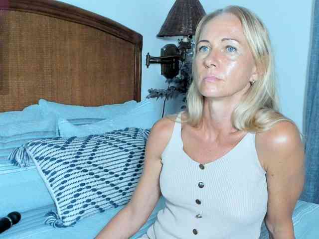 Christine_40 webcam
